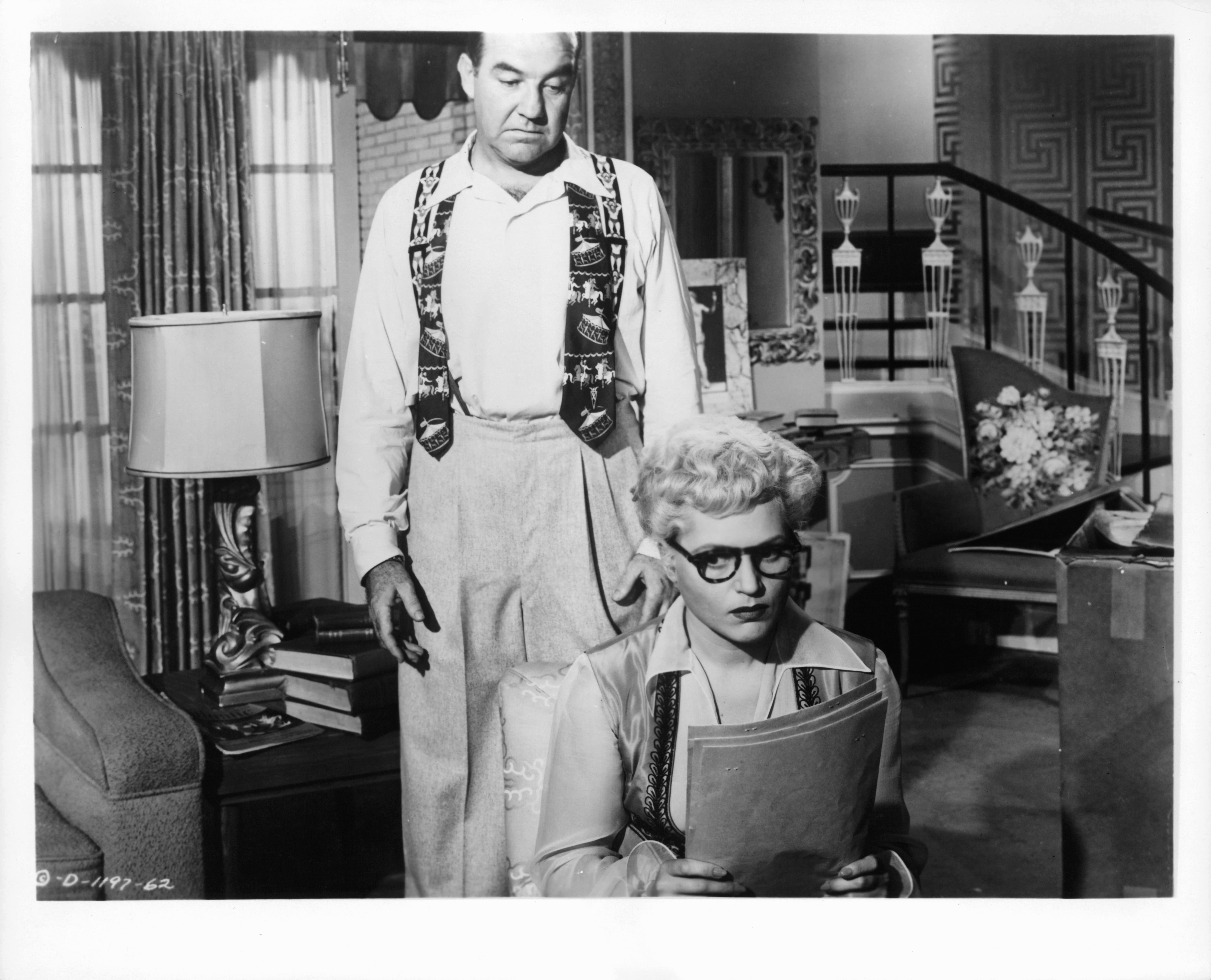 Still of Broderick Crawford and Judy Holliday in Born Yesterday (1950)