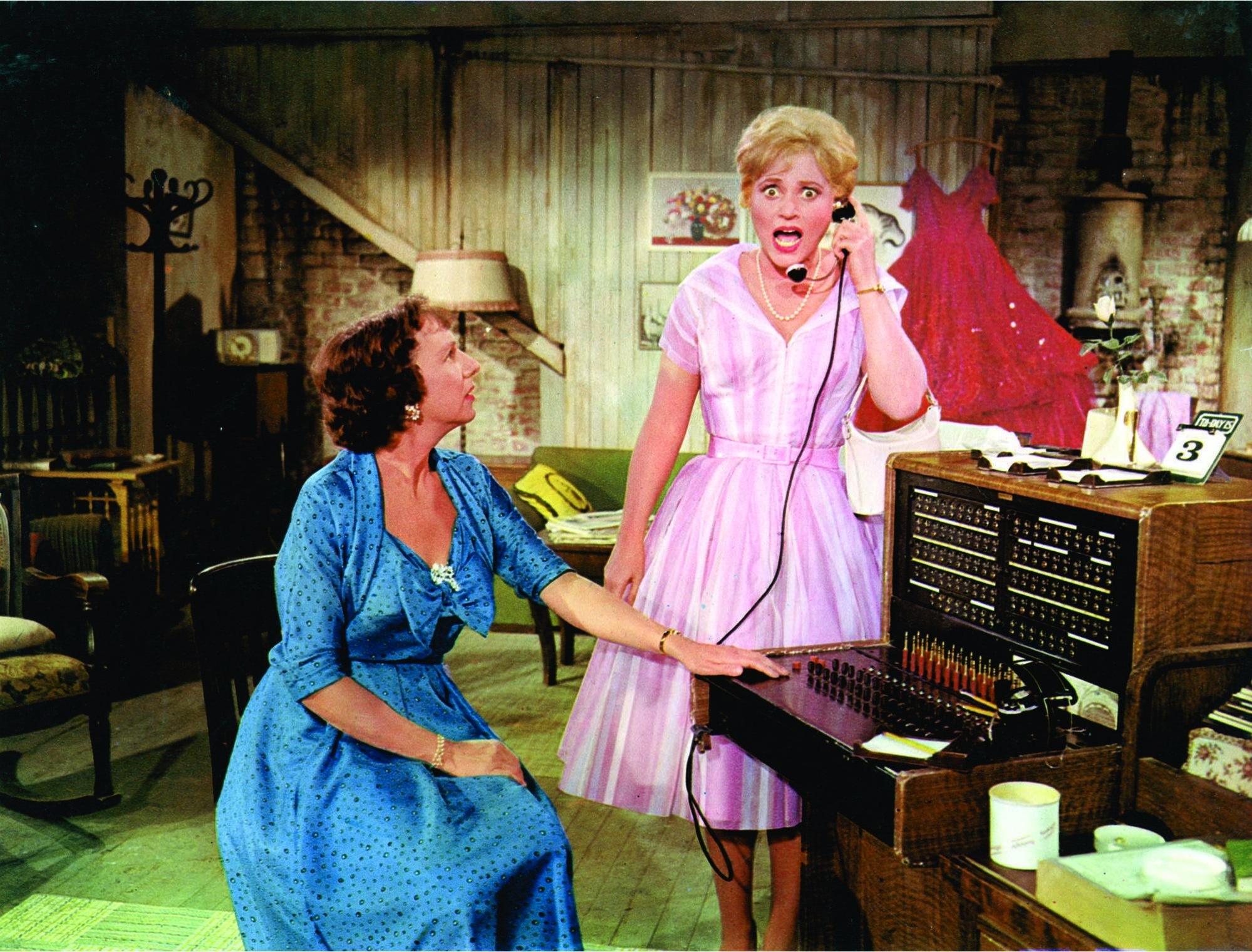 Still of Judy Holliday and Jean Stapleton in Bells Are Ringing (1960)