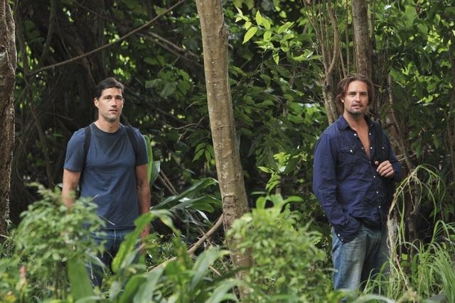 Still of Matthew Fox and Josh Holloway in Dinge (2004)