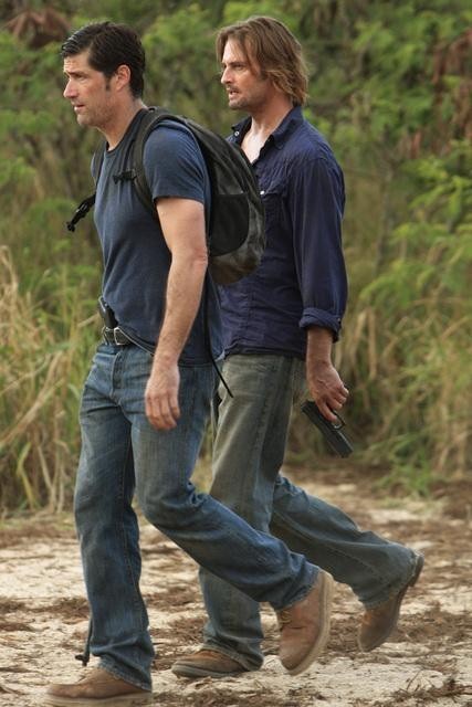 Still of Matthew Fox and Josh Holloway in Dinge (2004)