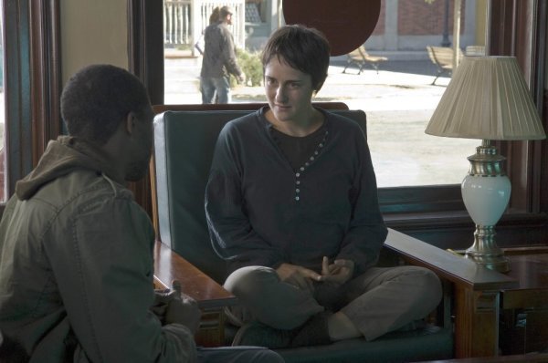 Still of Tina Holmes and Chadwick Boseman in Persons Unknown (2010)