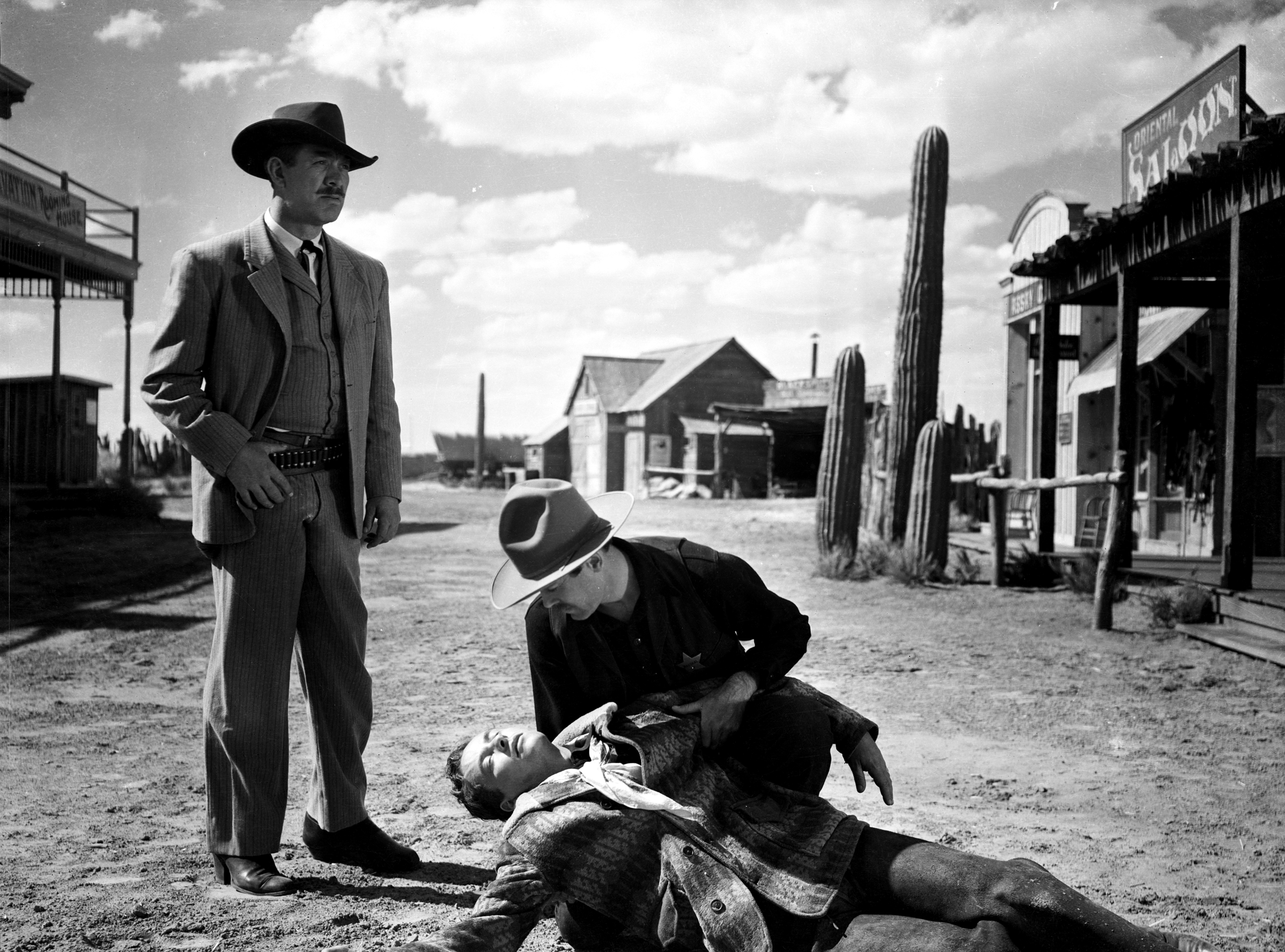 Still of Henry Fonda, Ward Bond and Tim Holt in My Darling Clementine (1946)