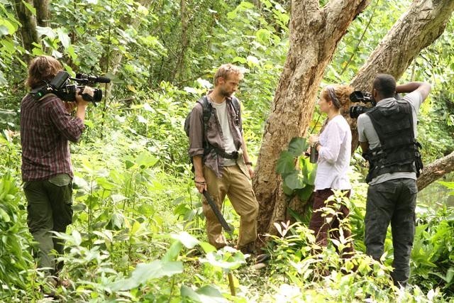 Still of Leslie Hope, Shaun Parkes, Joe Anderson and Scott Michael Foster in The River (2012)