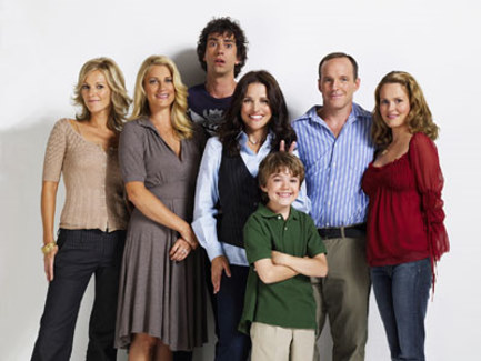 Still of Julia Louis-Dreyfus, Clark Gregg, Alex Kapp Horner, Hamish Linklater, Tricia O'Kelley, Emily Rutherfurd and Trevor Gagnon in The New Adventures of Old Christine (2006)