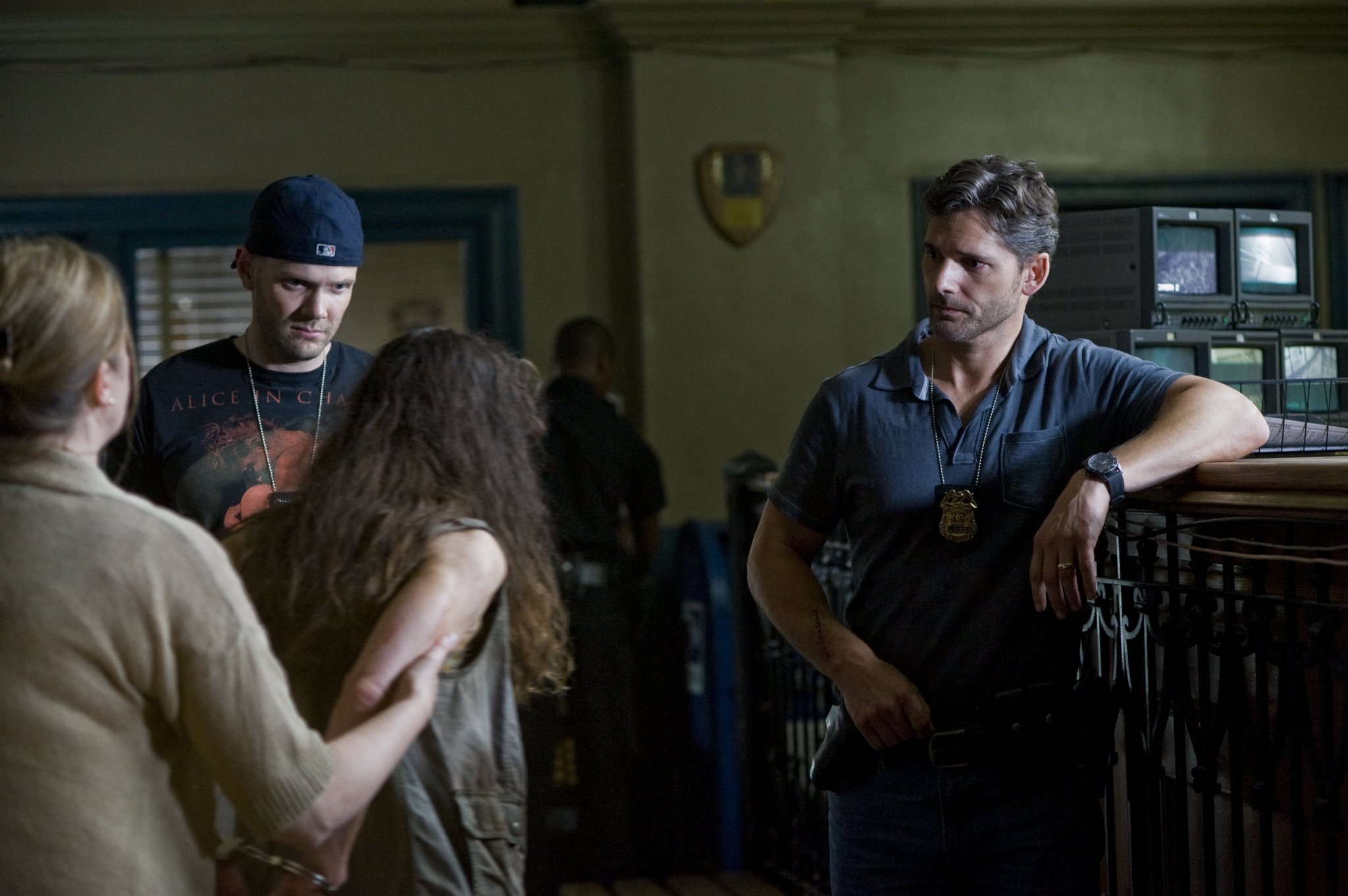 Still of Eric Bana, Olivia Horton and Joel McHale in Gelbek mus nuo pikto (2014)