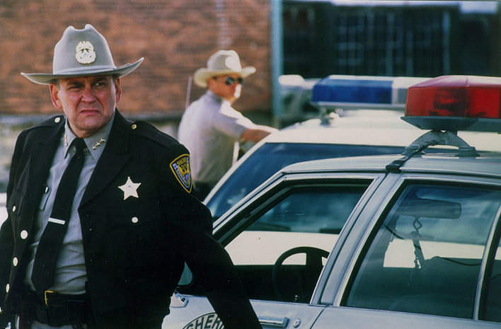 Serge Houde as Sheriff Mitchum : 