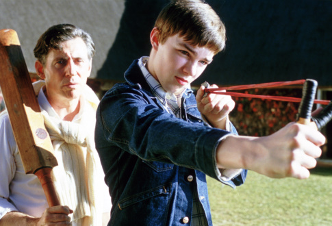 Still of Gabriel Byrne and Nicholas Hoult in Wah-Wah (2005)