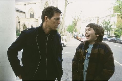 Still of Hugh Grant and Nicholas Hoult in Gyvenimas pagal ji (2002)