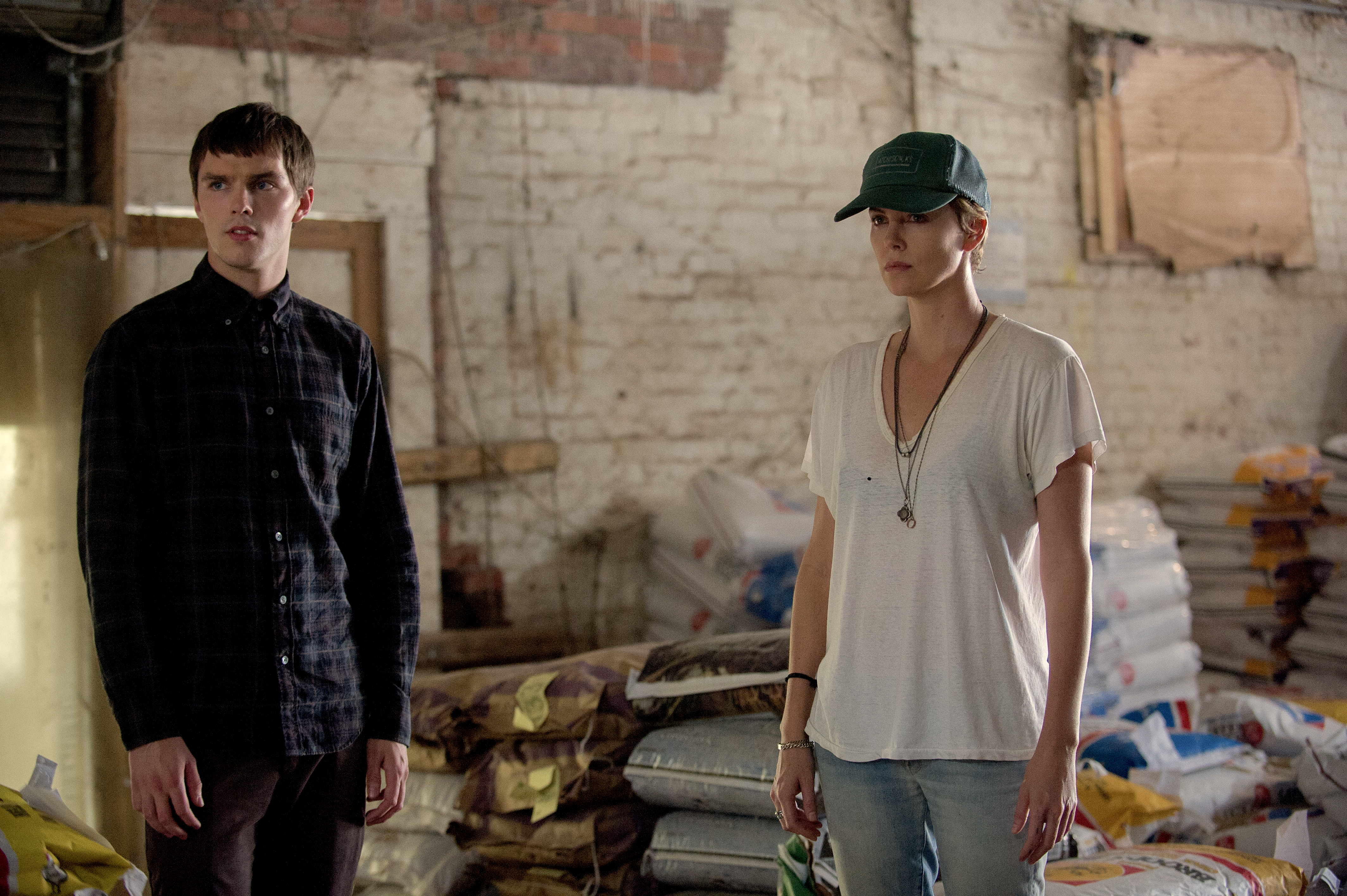 Still of Charlize Theron and Nicholas Hoult in Dark Places (2015)