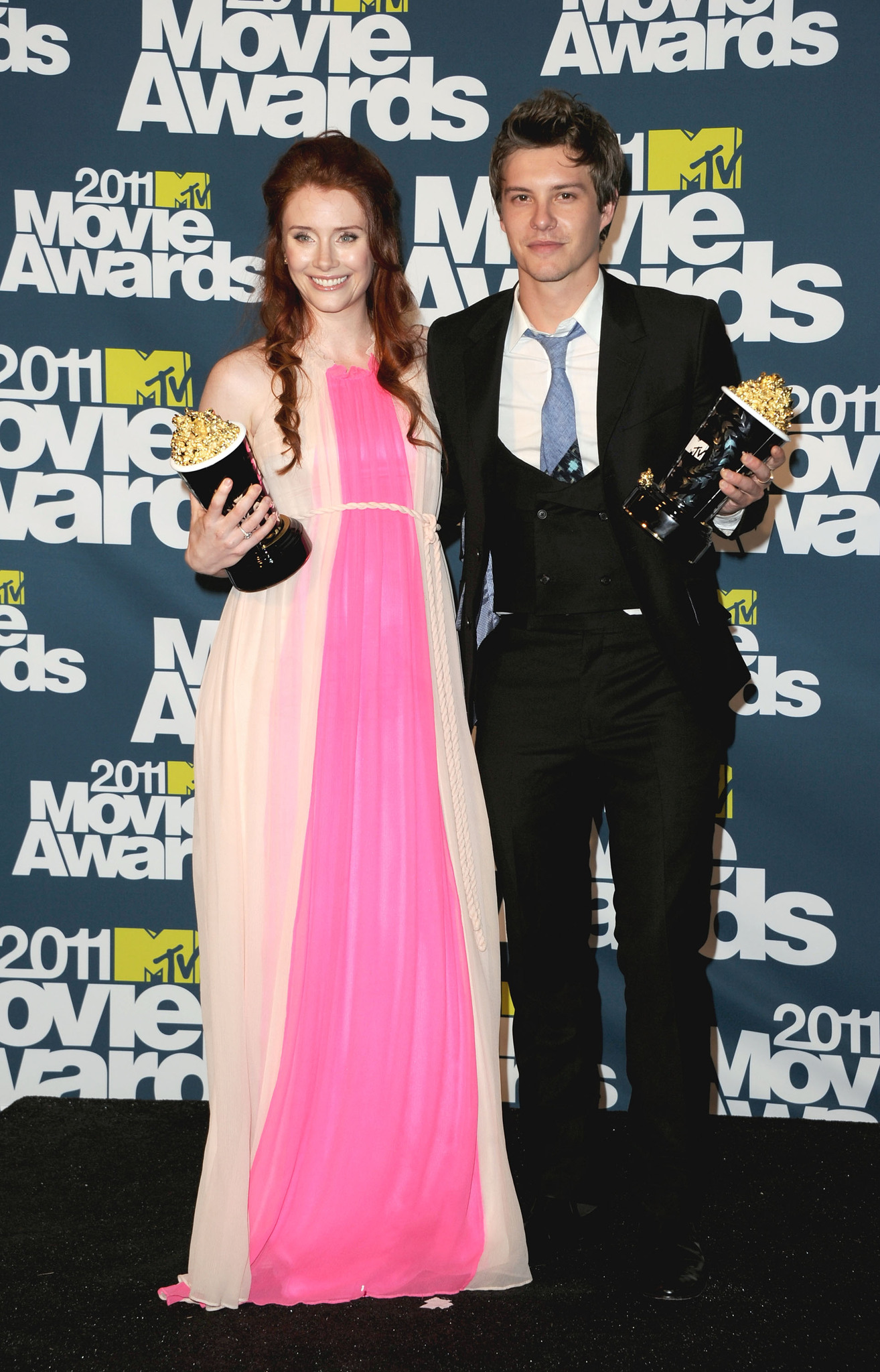 Bryce Dallas Howard and Xavier Samuel at event of 2011 MTV Movie Awards (2011)