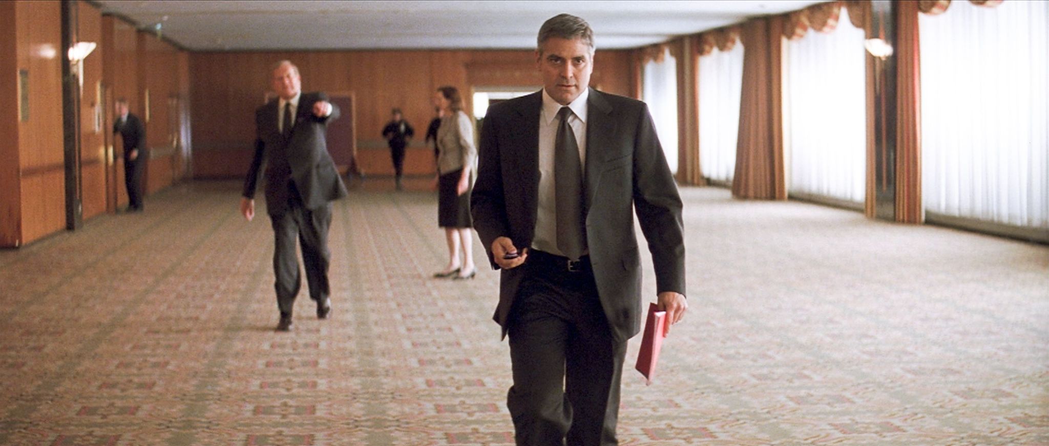 Still of George Clooney, Sydney Pollack and Ken Howard in Michael Clayton (2007)