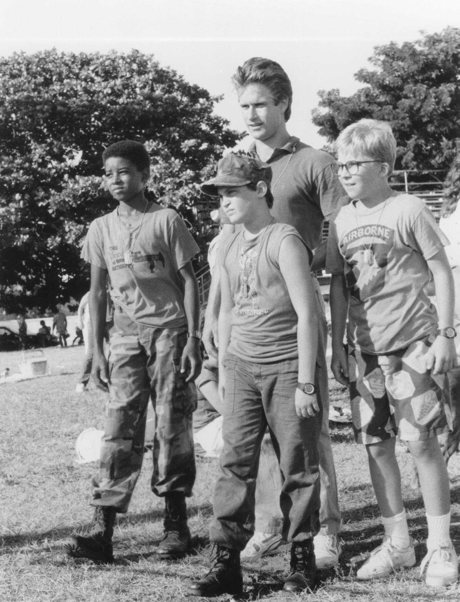 Still of Joaquin Phoenix, Peter Billingsley and Whip Hubley in Russkies (1987)