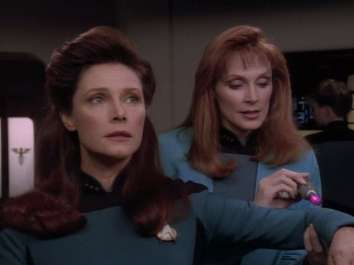 Still of Gates McFadden and Wendy Hughes in Star Trek: The Next Generation (1987)