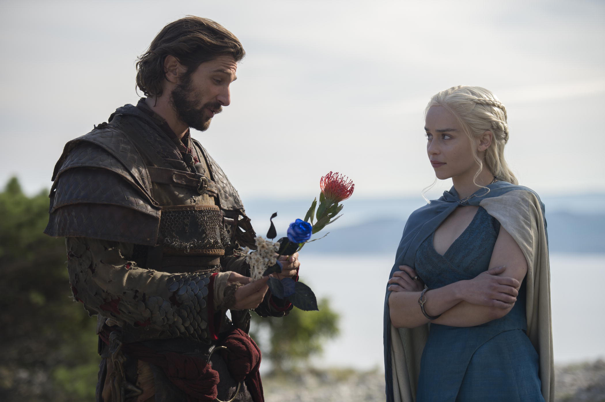 Still of Michiel Huisman and Emilia Clarke in Sostu karai: Two Swords (2014)