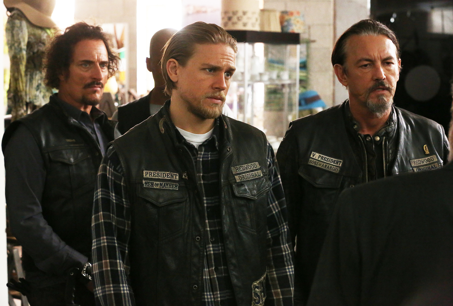Still of Kim Coates and Charlie Hunnam in Sons of Anarchy (2008)