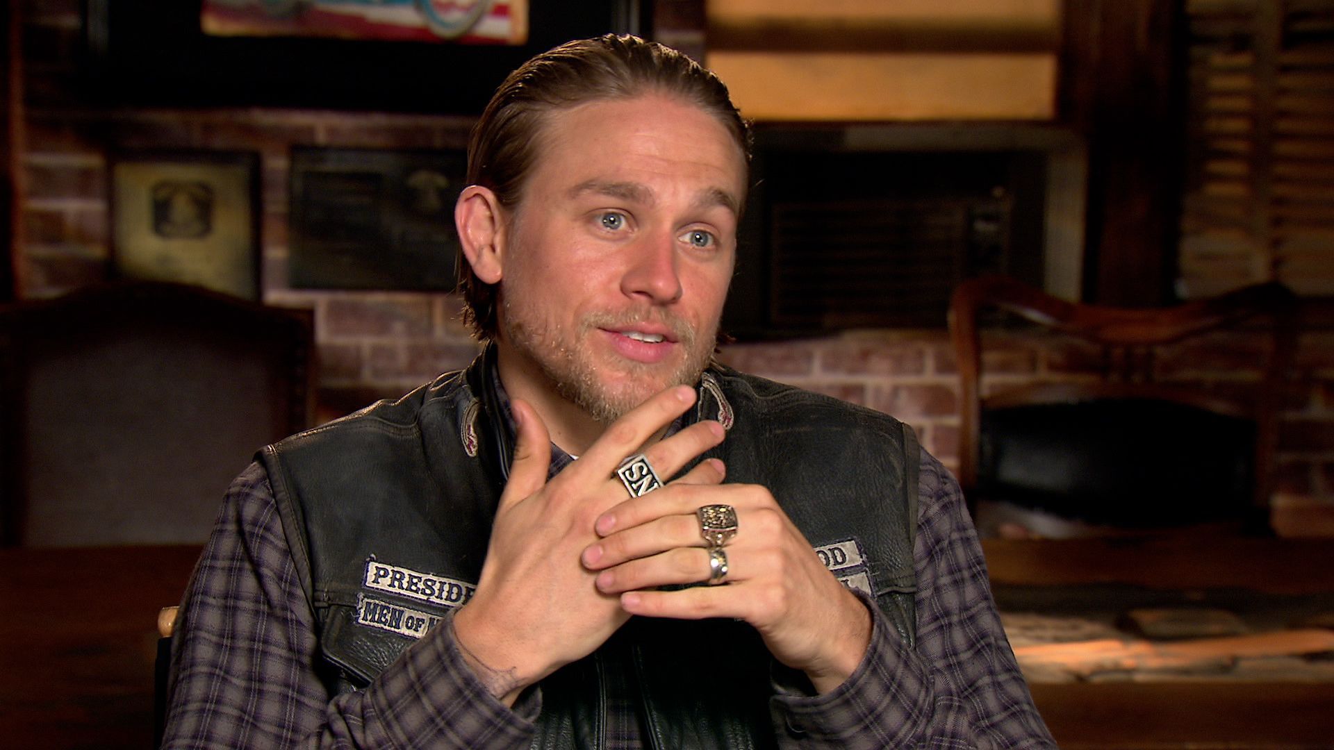 Still of Charlie Hunnam in IMDb: What to Watch (2013)