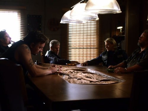 Still of Ron Perlman, Mark Boone Junior, Tommy Flanagan and Charlie Hunnam in Sons of Anarchy (2008)