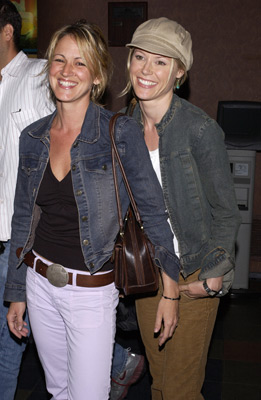 Julie Bowen and Jana Marie Hupp at event of The Château (2001)