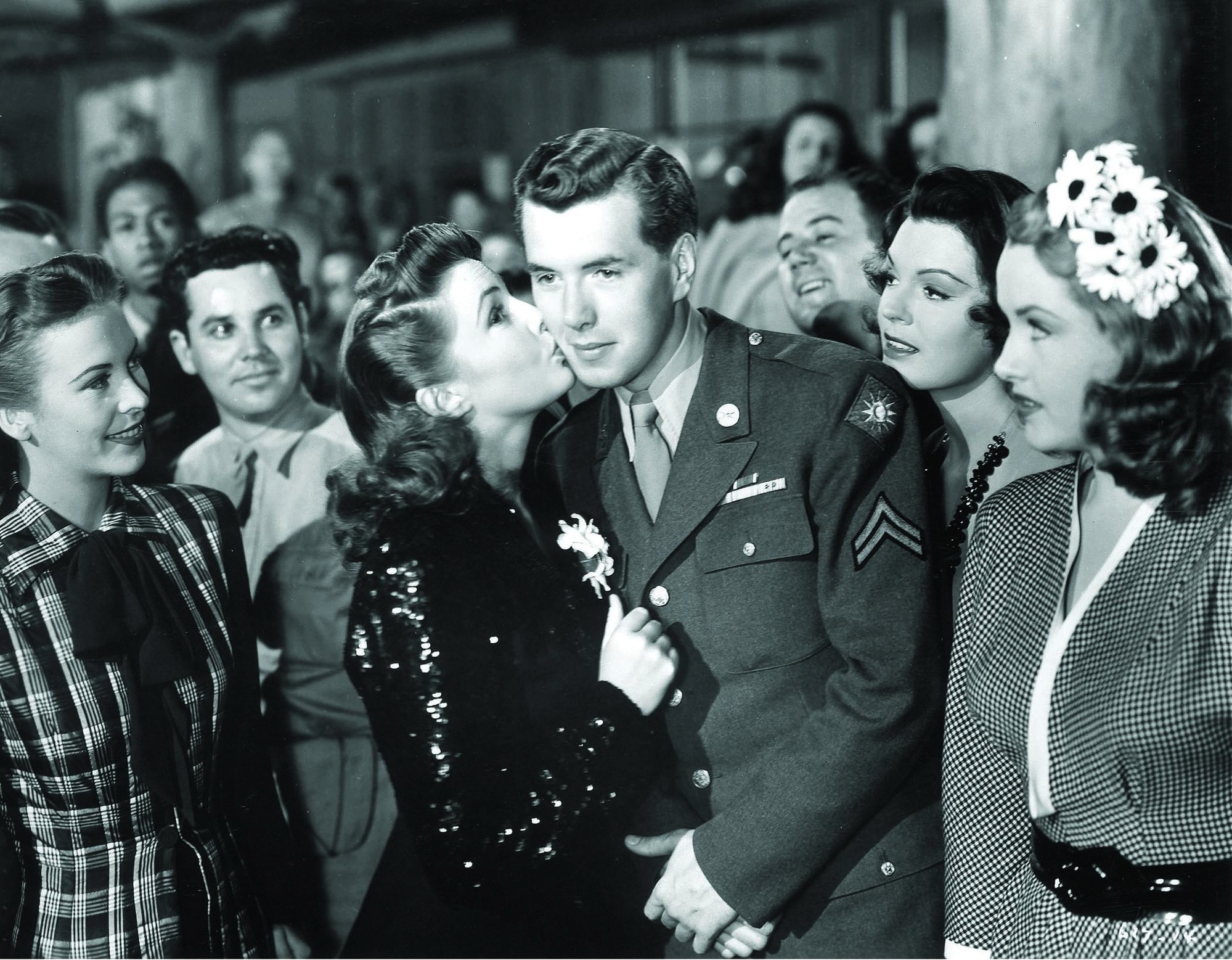 Still of Robert Hutton and Joan Leslie in Hollywood Canteen (1944)