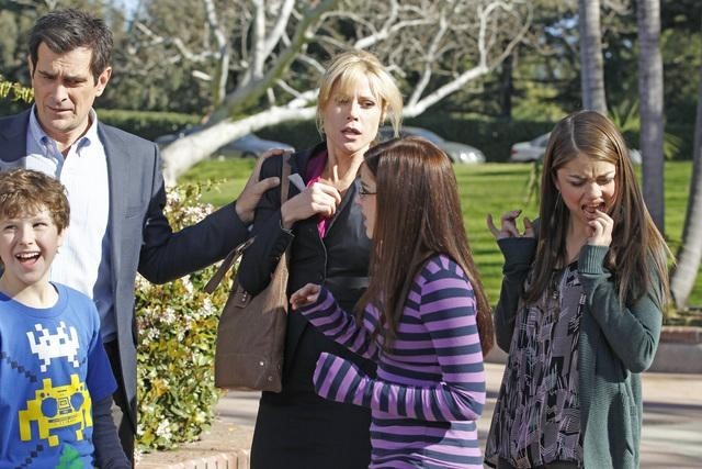 Still of Julie Bowen, Ty Burrell, Sarah Hyland, Ariel Winter and Nolan Gould in Moderni seima (2009)