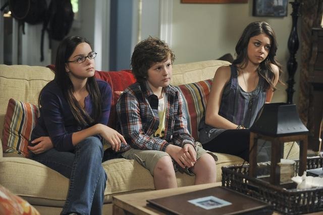 Still of Sarah Hyland, Ariel Winter and Nolan Gould in Moderni seima (2009)