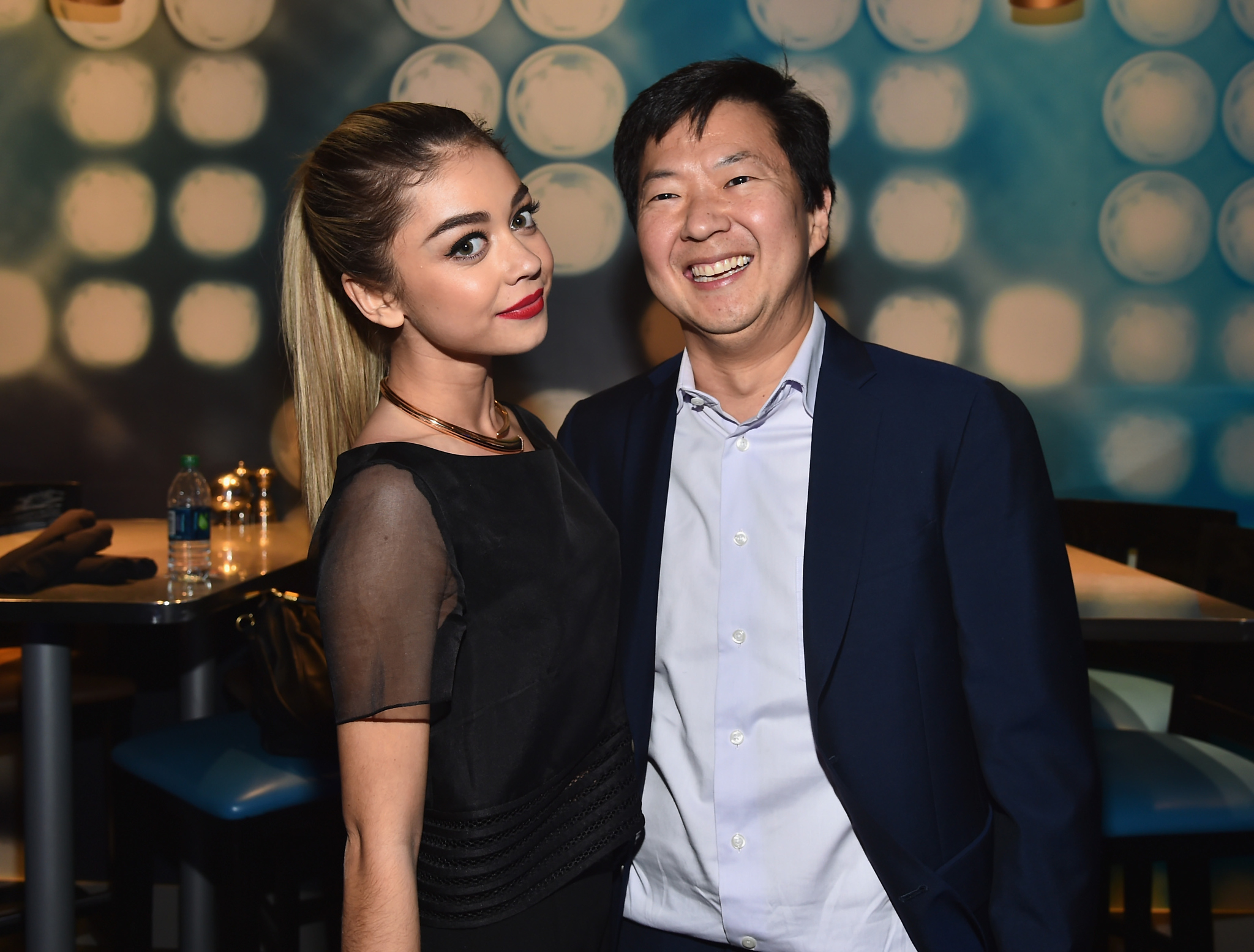 Sarah Hyland and Ken Jeong at event of The DUFF (2015)