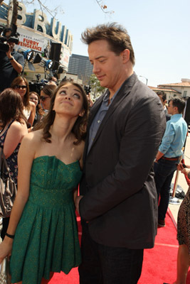 Brendan Fraser and Sarah Hyland at event of Furry Vengeance (2010)