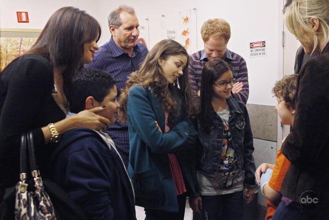 Still of Sofía Vergara, Julie Bowen, Jesse Tyler Ferguson, Sarah Hyland, Ed O'Neill, Ariel Winter, Nolan Gould and Rico Rodriguez in Moderni seima (2009)