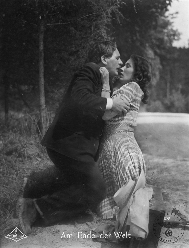 Still of Brigitte Horney and Attila Hörbiger in Am Ende der Welt (1947)