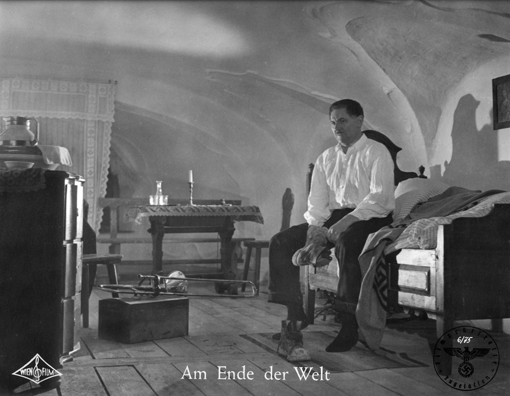 Still of Attila Hörbiger in Am Ende der Welt (1947)