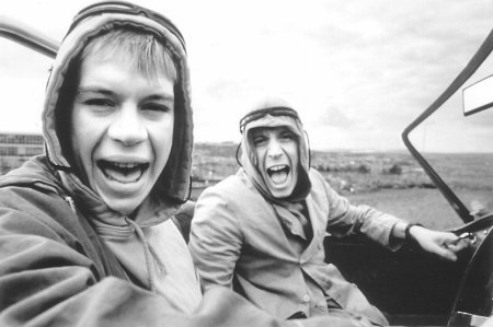 Llyr Ifans and Rhys Ifans in Twin Town (1997)
