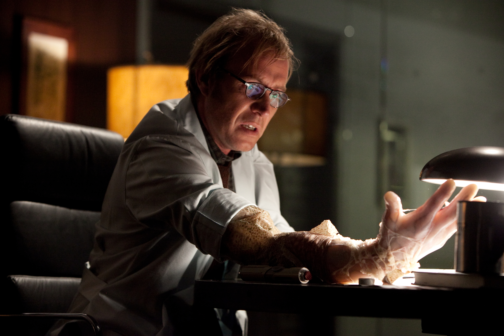 Still of Rhys Ifans in Nepaprastas Zmogus-Voras (2012)