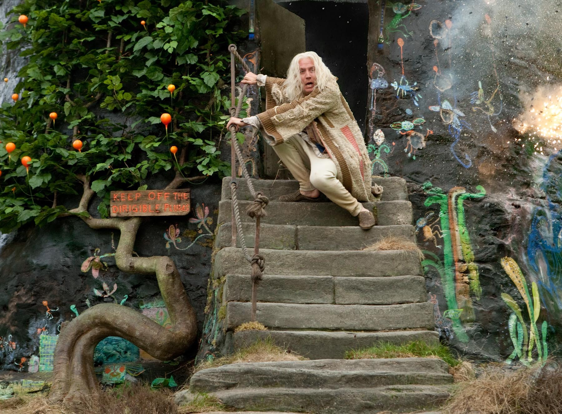Still of Rhys Ifans in Haris Poteris ir mirties relikvijos. 1 dalis (2010)