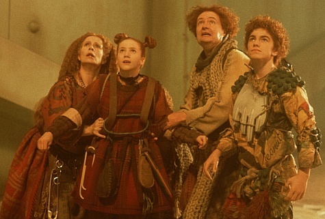 Still of Jim Broadbent, Celia Imrie, Flora Newbigin and Raymond Pickard in The Borrowers (1997)