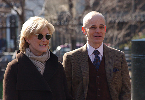 Still of Glenn Close and Zeljko Ivanek in Kaltes kaina (2007)