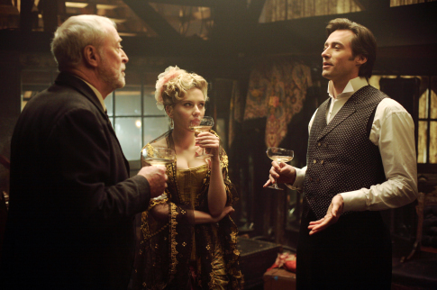 Still of Michael Caine, Hugh Jackman and Scarlett Johansson in Prestizas (2006)