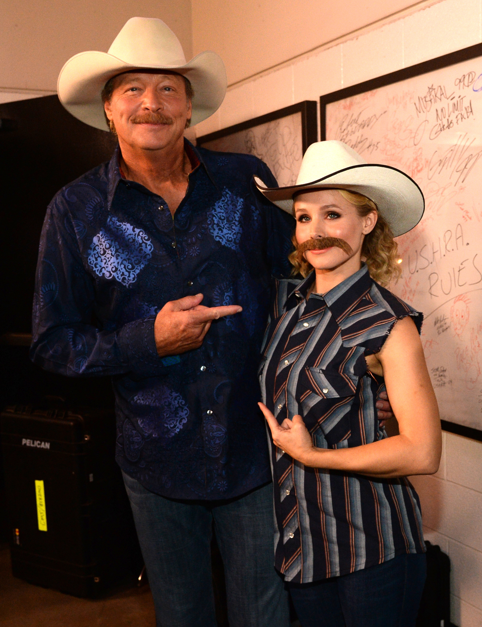 Alan Jackson and Kristen Bell attend the 2014 CMT Music Awards at Bridgestone Arena on June 4, 2014 in Nashville, Tennessee.