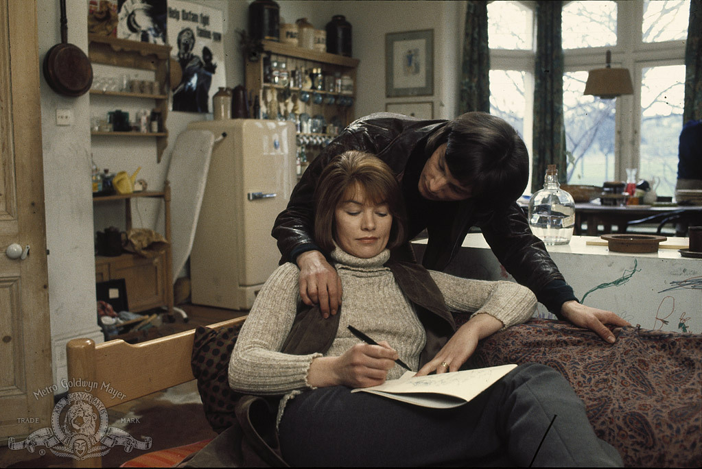 Still of Murray Head and Glenda Jackson in Sunday Bloody Sunday (1971)