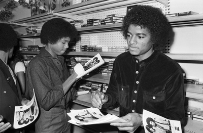 Randy Jackson, Michael Jackson, fans and store staff (The Jacksons' In-Store Album Promotion) 1978 Freeway Records / Los Angeles