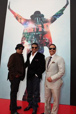 Marlon Jackson, Tito Jackson and Jackie Jackson at event of This Is It (2009)