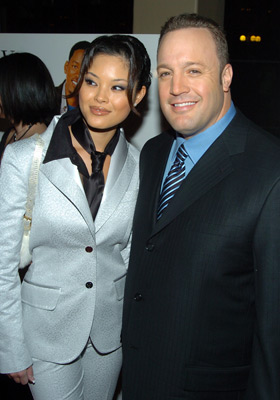 Kevin James and Steffiana De La Cruz at event of Hitch (2005)