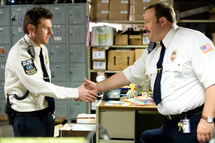 Still of Kevin James and Keir O'Donnell in Paul Blart: Mall Cop (2009)