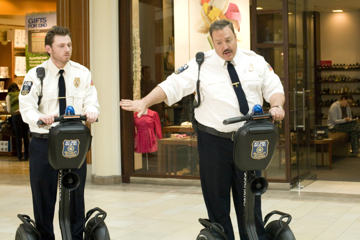 Still of Kevin James and Keir O'Donnell in Paul Blart: Mall Cop (2009)