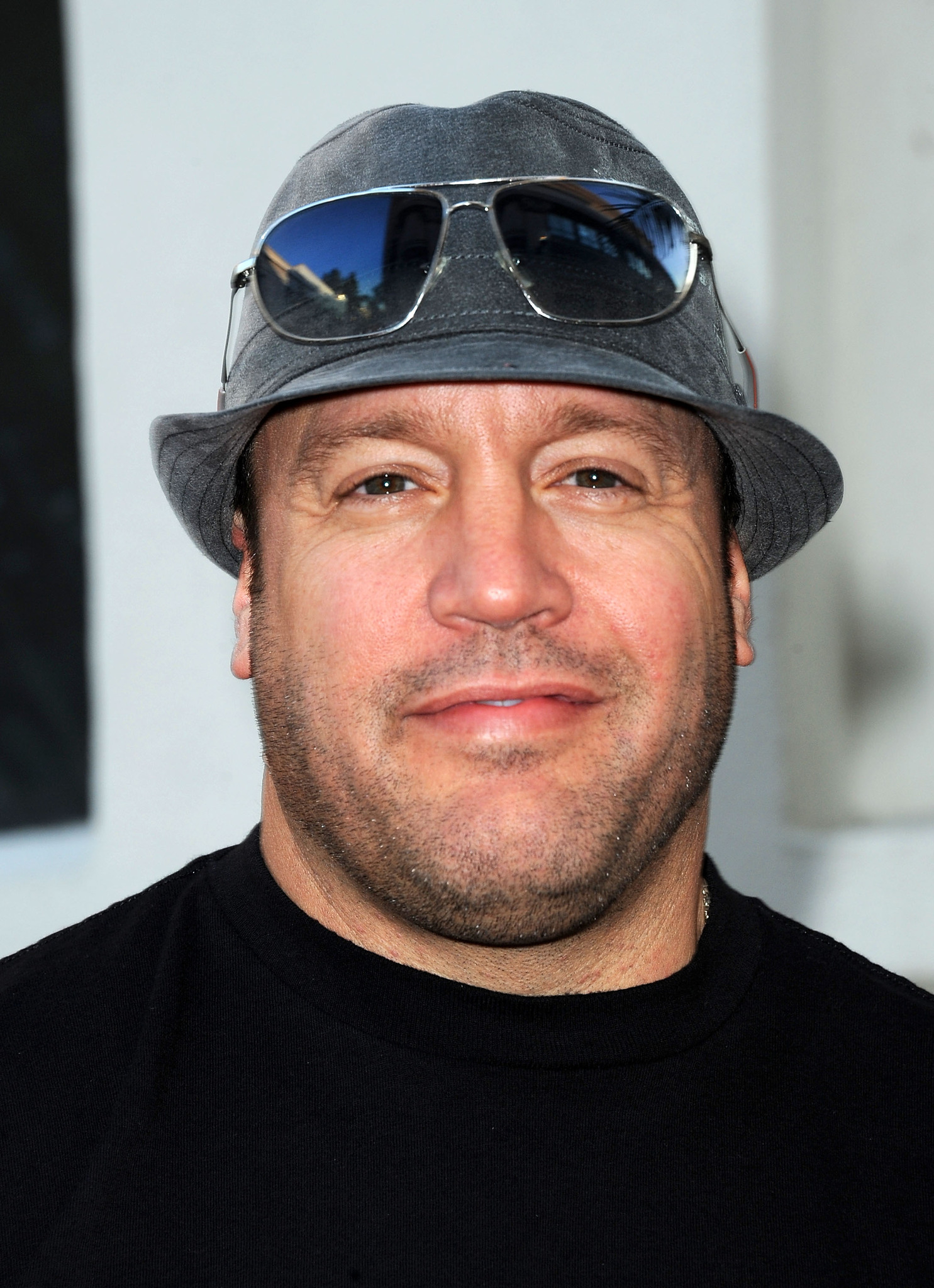 Kevin James at event of A Little Help (2010)