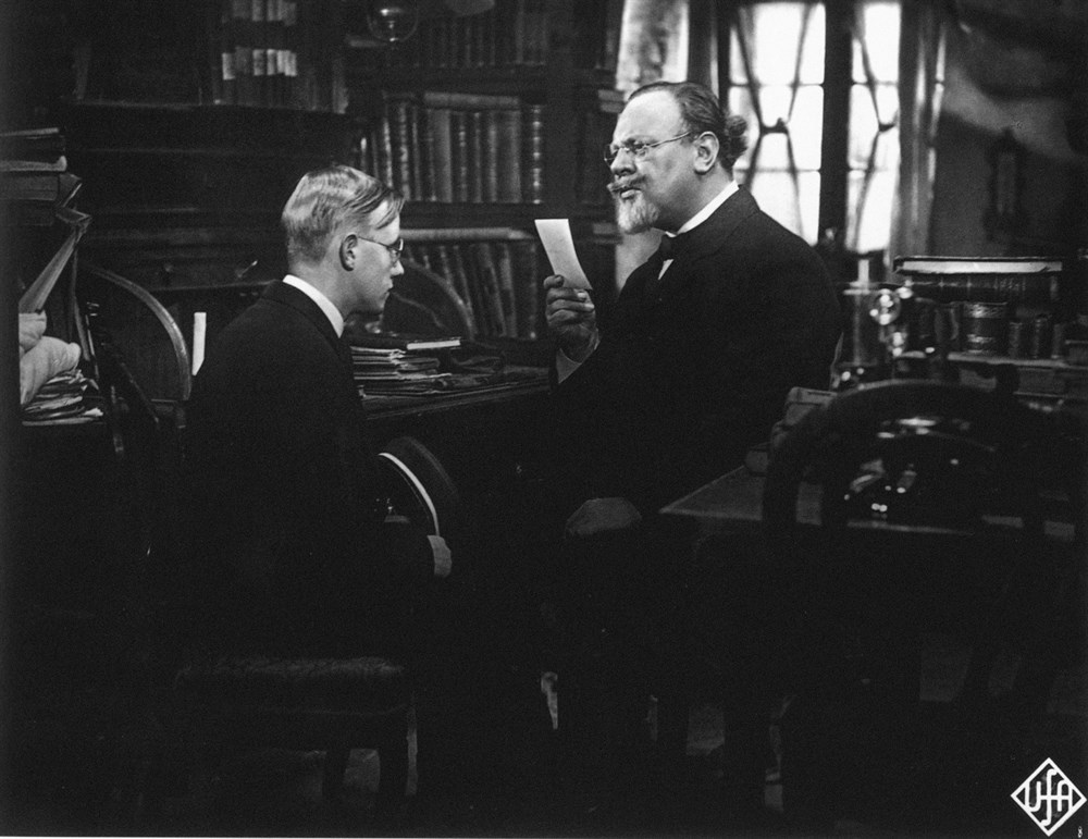 Still of Emil Jannings and Rolf Muller in Der blaue Engel (1930)
