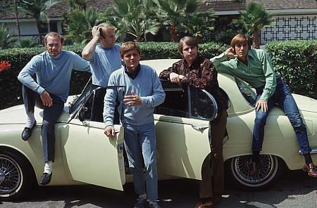 BEACH BOYS MIKE LOVE,AL JARDINE,BRUCE JOHNSTON, CARL WILSON,DENNIS WILSON CIRCA 1966