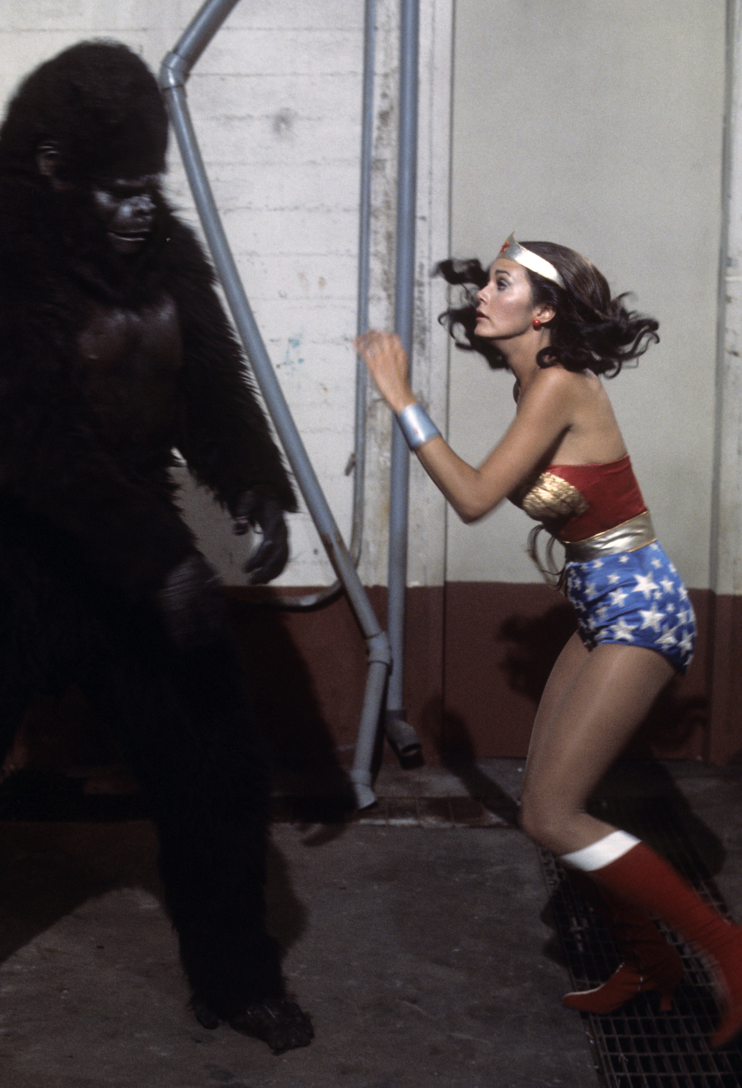 Still of Lynda Carter and Mickey Morton in Wonder Woman (1975)