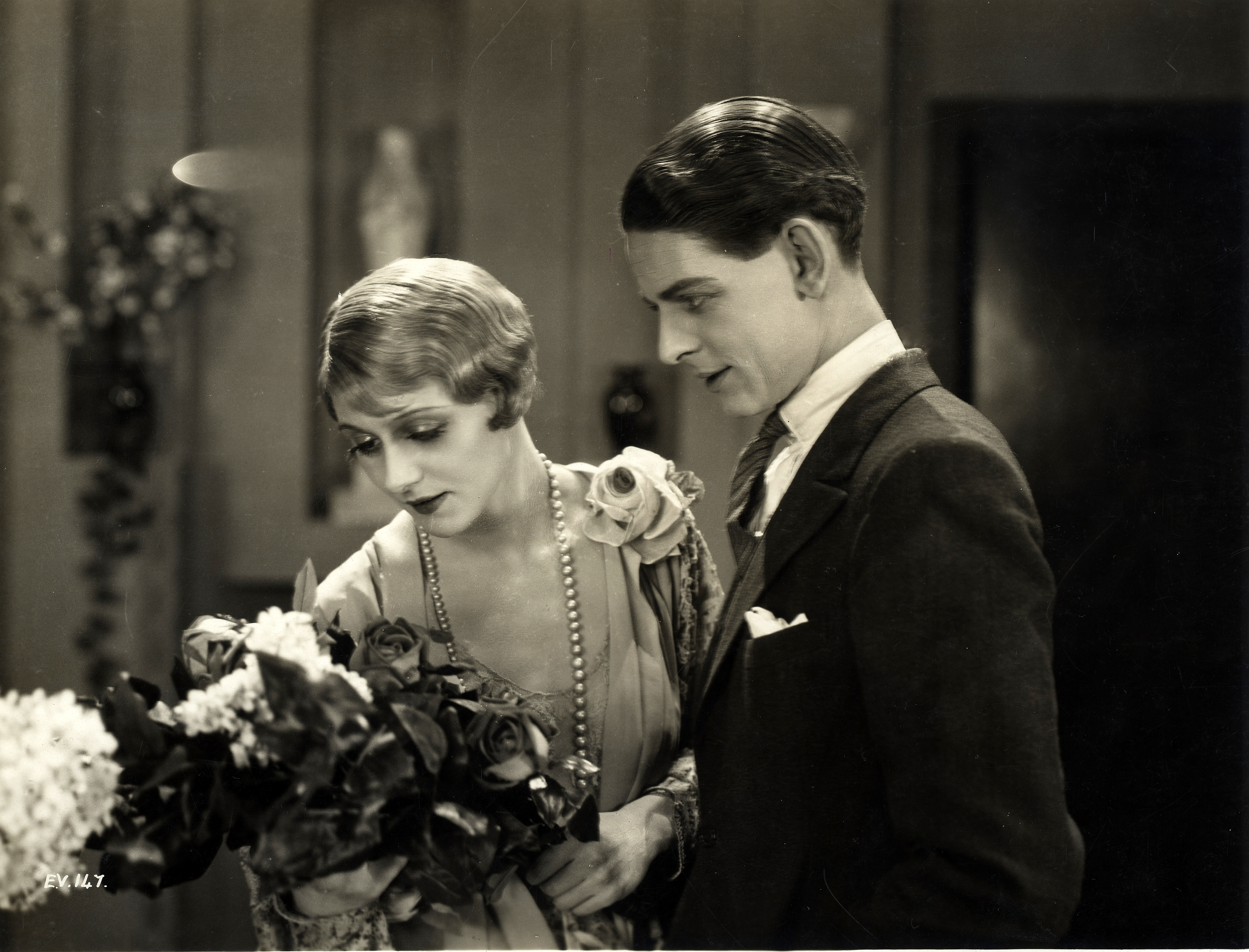 Still of Robin Irvine and Isabel Jeans in Easy Virtue (1928)