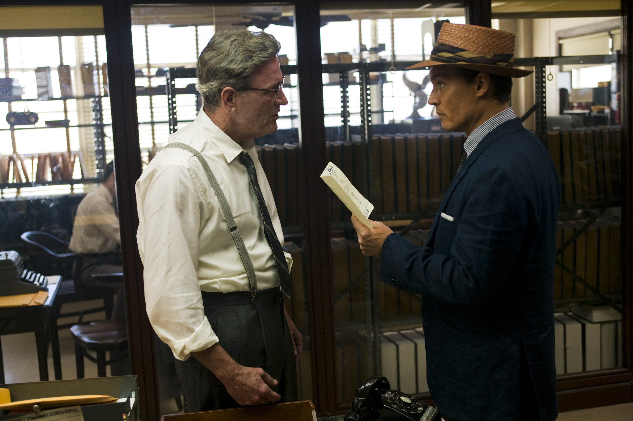 Still of Johnny Depp and Richard Jenkins in Romo dienorastis (2011)