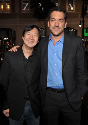 Ken Jeong and Todd Phillips at event of Vingiuotas kelias namo (2010)